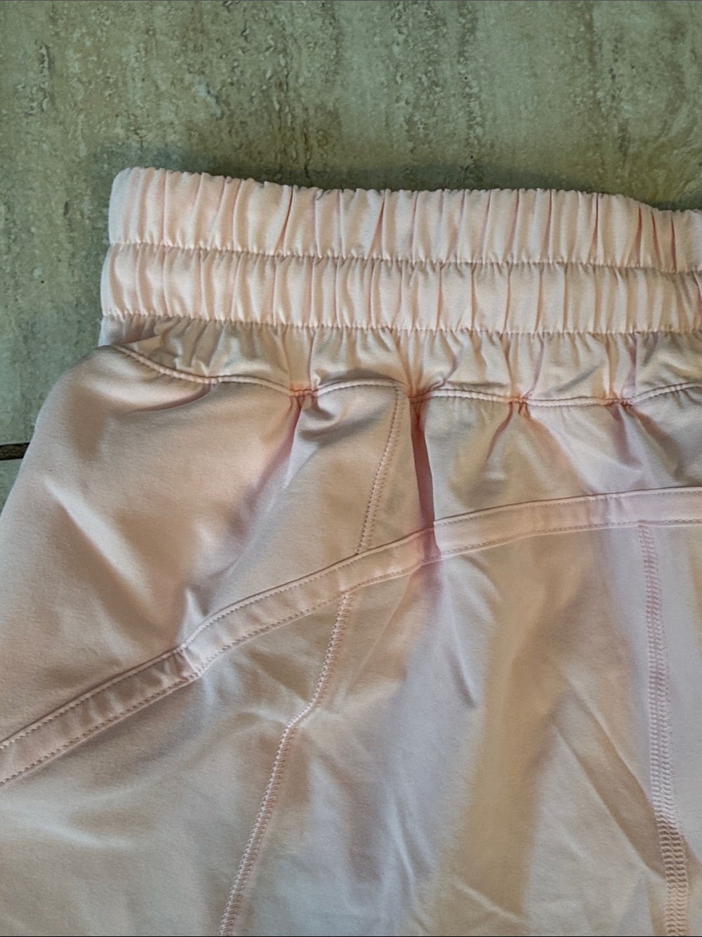 Lululemon Track That Mid-Rise Lined
Short 5" Strawberry Milkshake Size 6 - Picture 12 of 16